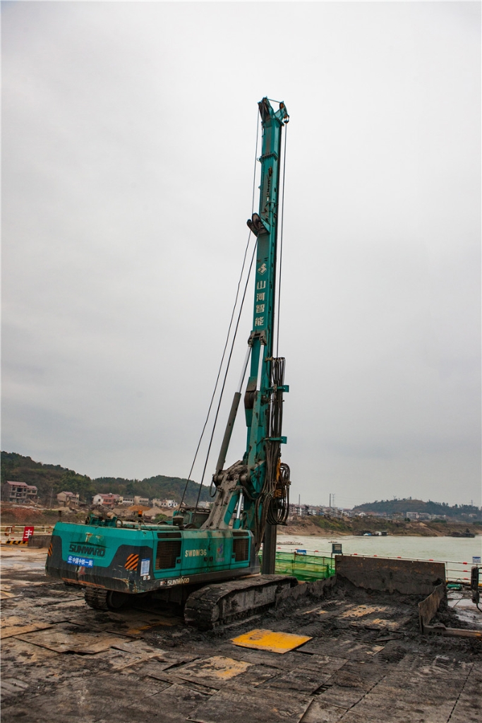 水下鉆孔80米，山河智能旋挖鉆機(jī)震撼施工場面