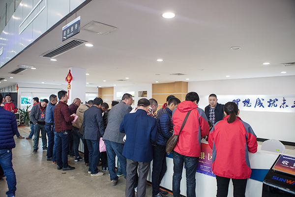 勢不可擋，山河智能挖掘機(jī)湖南市場訂貨會創(chuàng)新高
