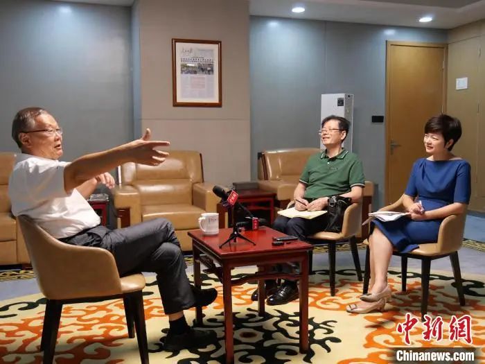媒體聚焦 | 中新社專訪——山河智能創(chuàng)始人何清華：向著太陽奔跑的筑夢(mèng)人