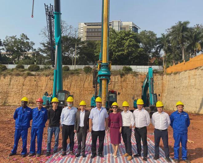 助力烏干達(dá)第一住宅高樓建設(shè)！山河智能再次出征非洲市場