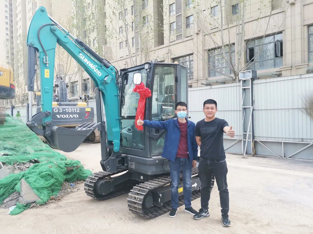 沖、沖、沖！帶您感受山河智能挖掘機(jī)火熱交機(jī)時(shí)刻
