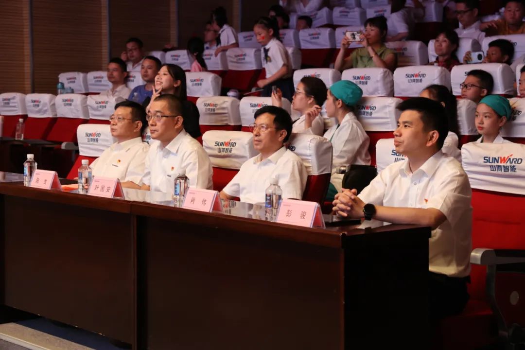 繽紛“暑”假，不負(fù)所“托”！山河智能職工子女暑期托管班結(jié)業(yè)啦
