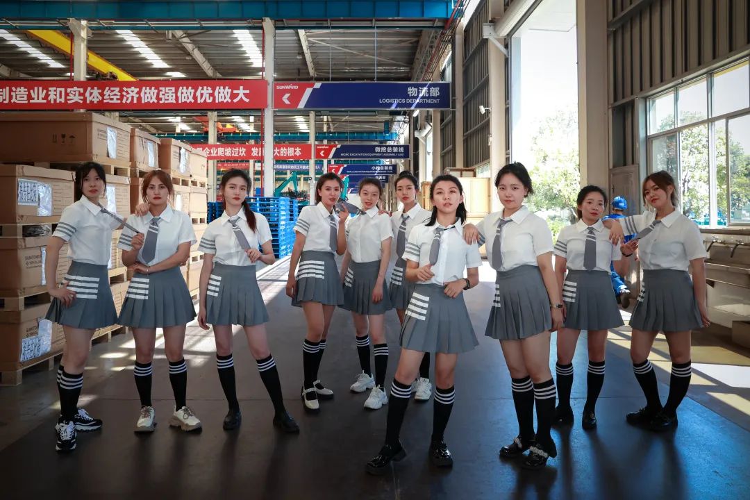 又酷又辣又炫！山河智能第二屆挖機(jī)寶貝來了