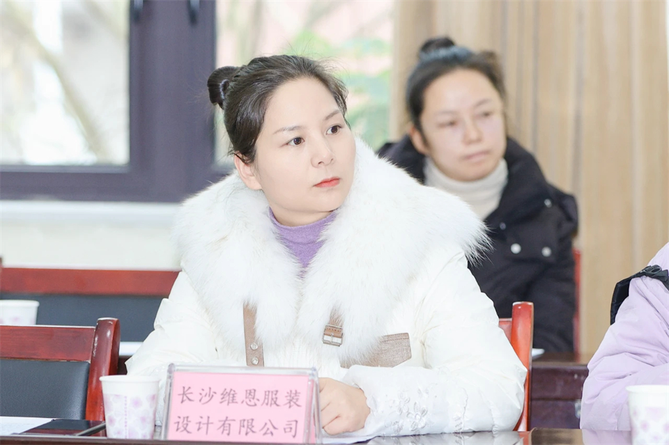 長龍街道、山河智能召開首屆年貨盛惠暨送春聯(lián)文化惠民活動工作會議